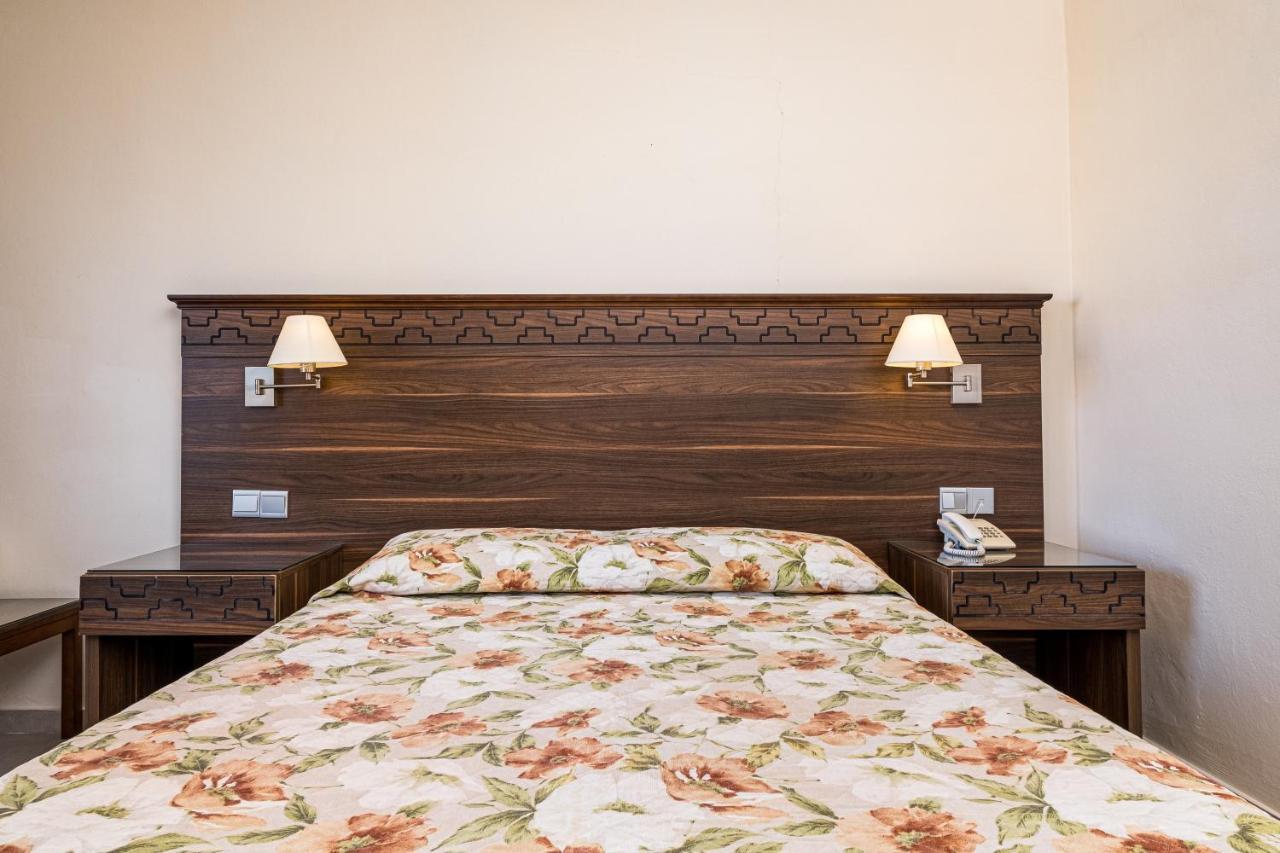 פרוטאראס Anais Bay Hotel מראה חיצוני תמונה