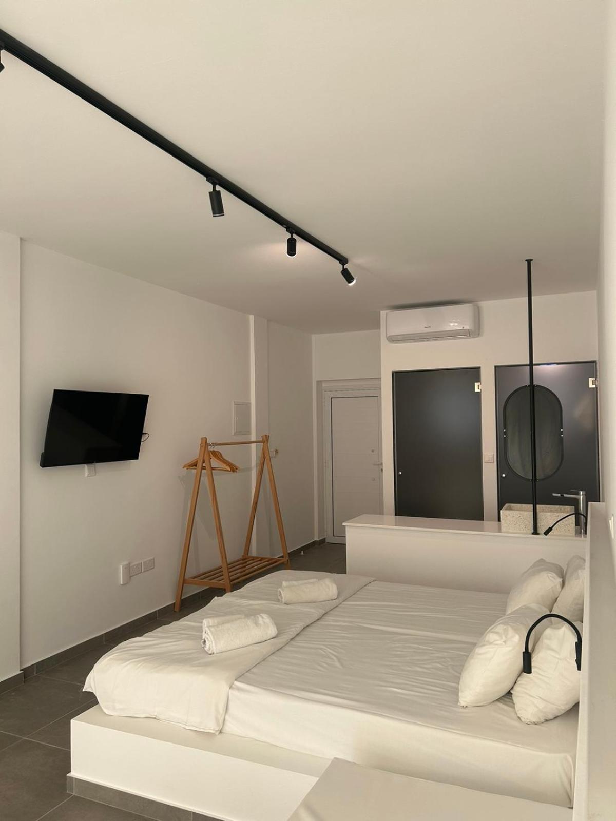 פרוטאראס Anais Bay Hotel מראה חיצוני תמונה