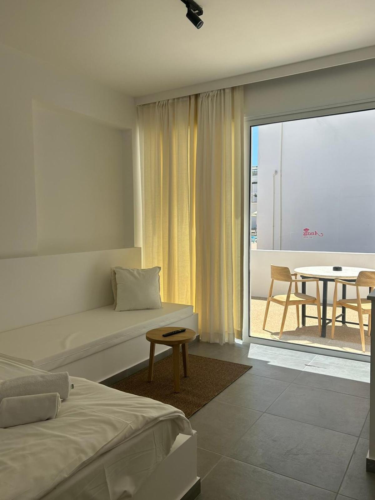 פרוטאראס Anais Bay Hotel מראה חיצוני תמונה